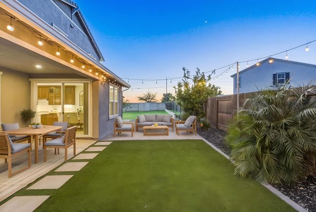 7487 Amonde Way, Elk Grove, CA 95757