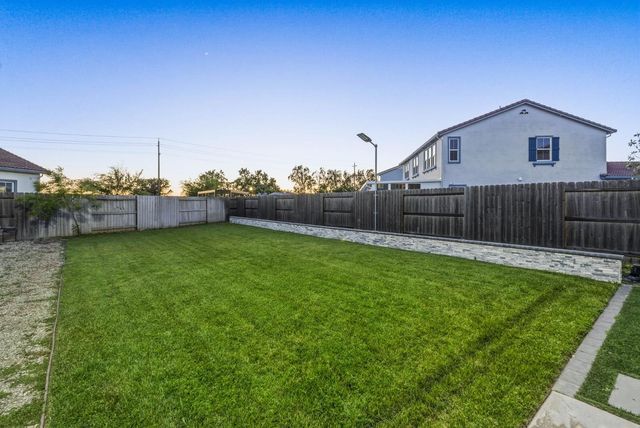 7487 Amonde Way, Elk Grove, CA 95757