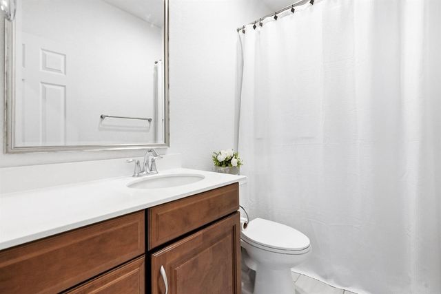 7487 Amonde Way, Elk Grove, CA 95757