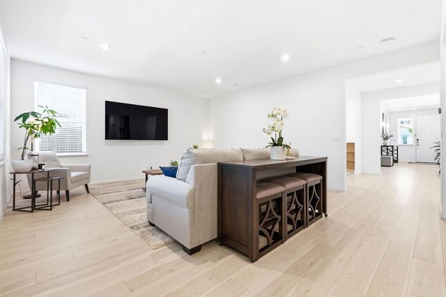 7487 Amonde Way, Elk Grove, CA 95757