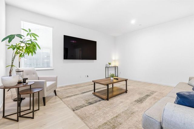 7487 Amonde Way, Elk Grove, CA 95757