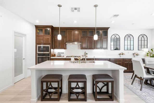 7487 Amonde Way, Elk Grove, CA 95757