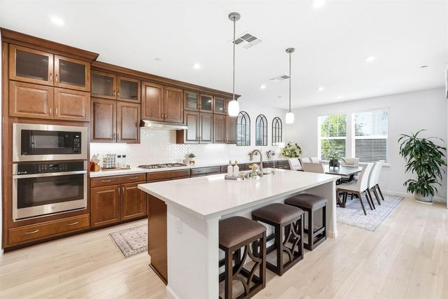 7487 Amonde Way, Elk Grove, CA 95757