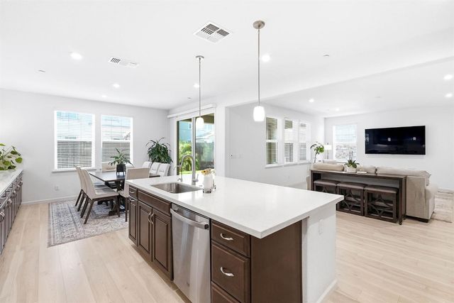7487 Amonde Way, Elk Grove, CA 95757