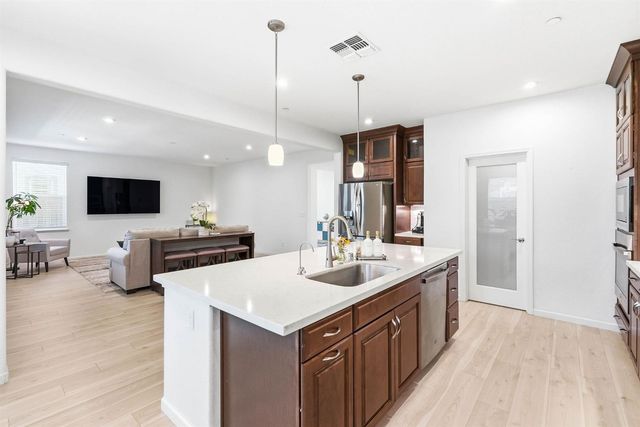 7487 Amonde Way, Elk Grove, CA 95757