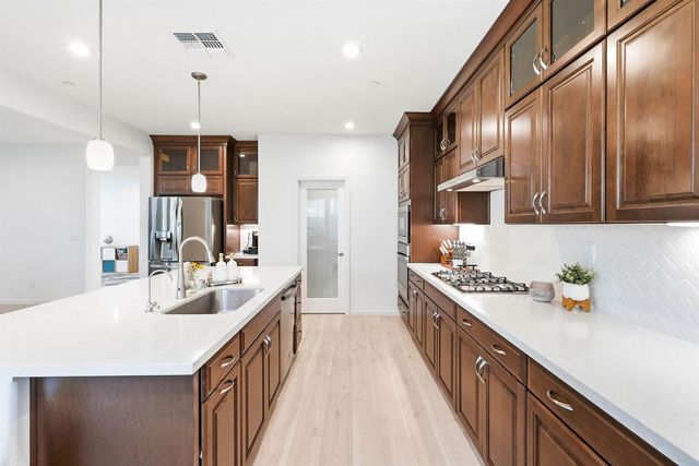 7487 Amonde Way, Elk Grove, CA 95757