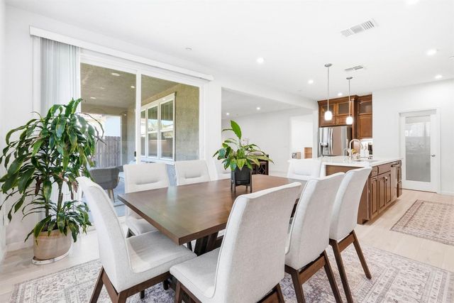 7487 Amonde Way, Elk Grove, CA 95757