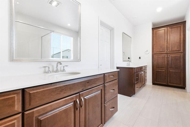 7487 Amonde Way, Elk Grove, CA 95757
