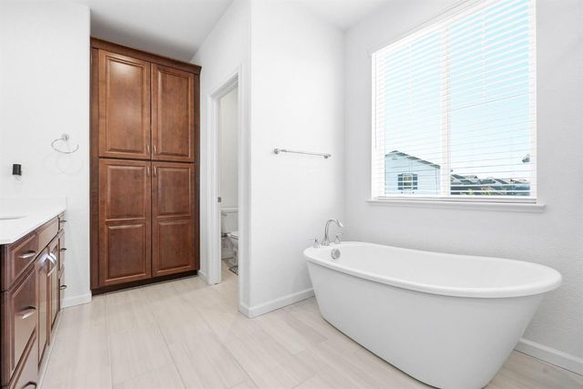 7487 Amonde Way, Elk Grove, CA 95757