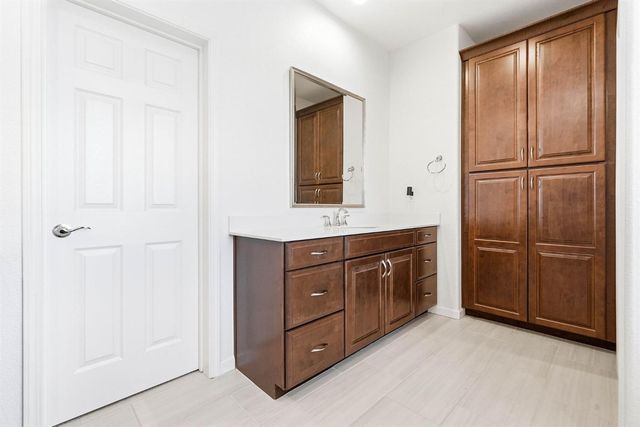 7487 Amonde Way, Elk Grove, CA 95757