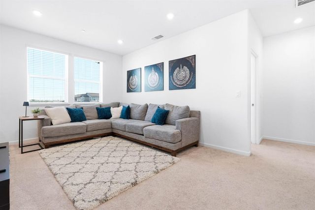 7487 Amonde Way, Elk Grove, CA 95757