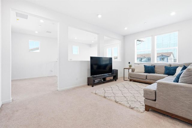 7487 Amonde Way, Elk Grove, CA 95757