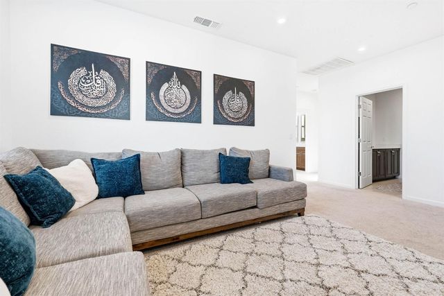 7487 Amonde Way, Elk Grove, CA 95757
