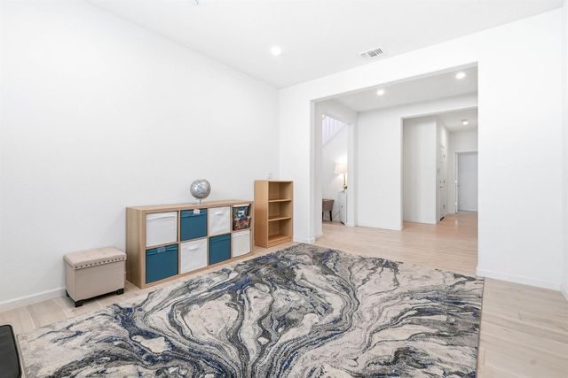 7487 Amonde Way, Elk Grove, CA 95757