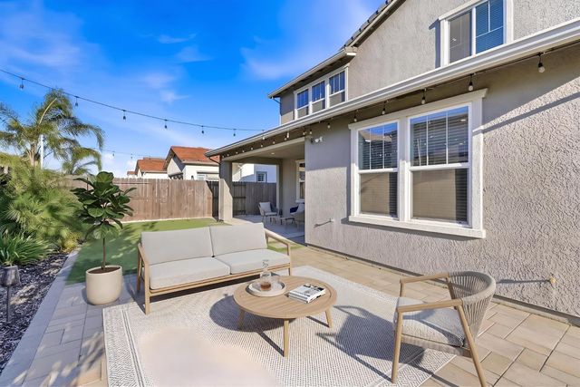 7487 Amonde Way, Elk Grove, CA 95757