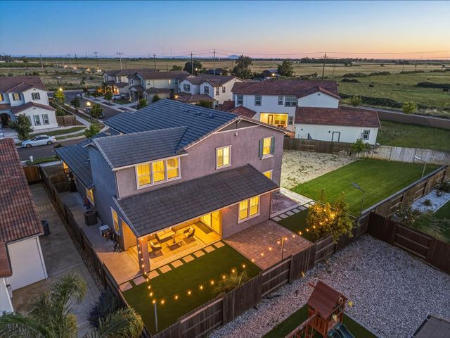 7487 Amonde Way, Elk Grove, CA 95757