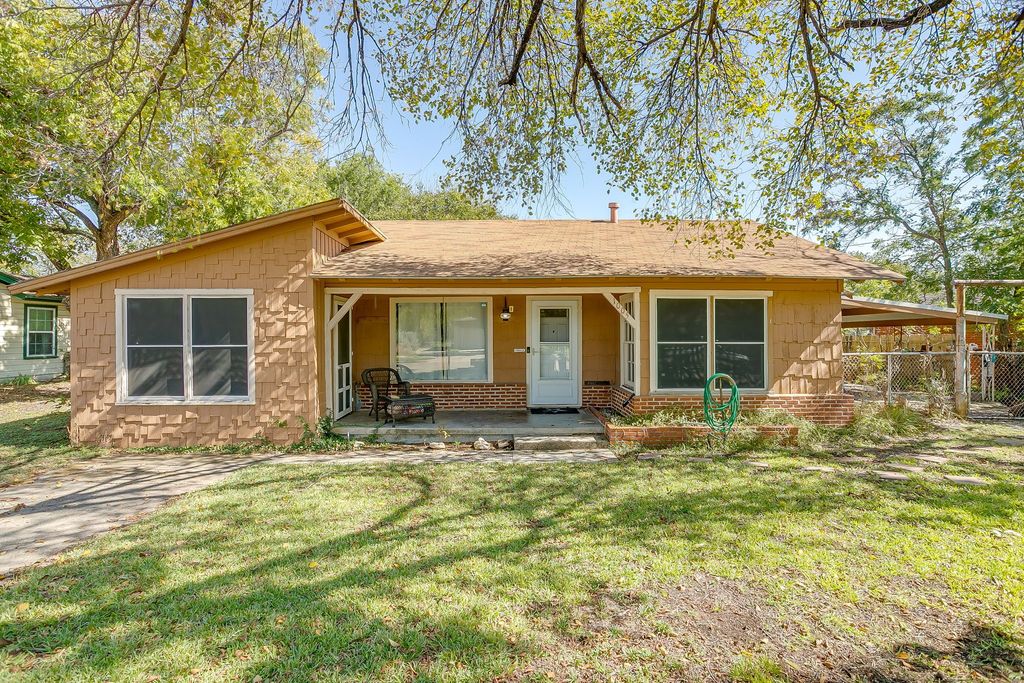 1005 Usher Street, Benbrook, TX 76126