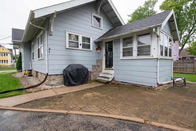 230 E IRVING AVENUE, Oshkosh, WI 54901