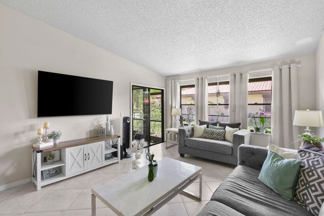 39 Bethesda Park Circle L39, Boynton Beach, FL 33435