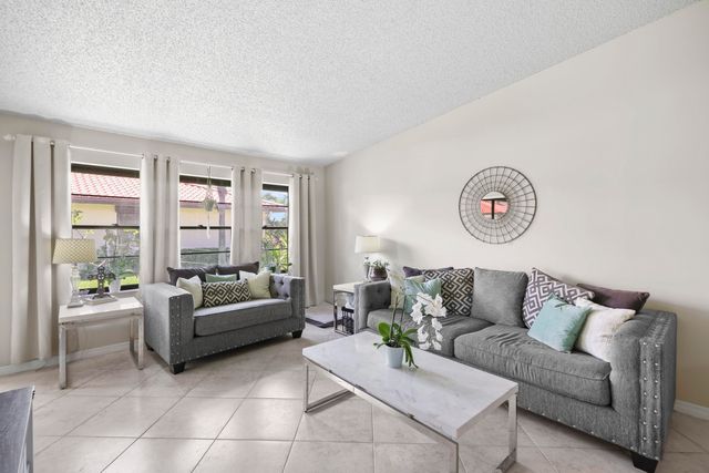 39 Bethesda Park Circle L39, Boynton Beach, FL 33435