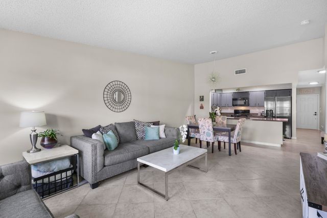 39 Bethesda Park Circle L39, Boynton Beach, FL 33435