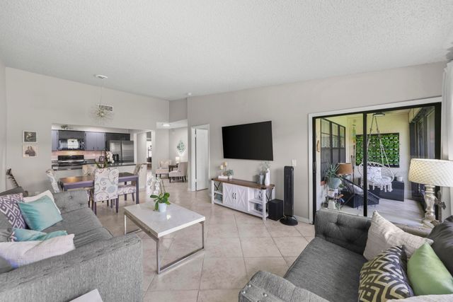 39 Bethesda Park Circle L39, Boynton Beach, FL 33435