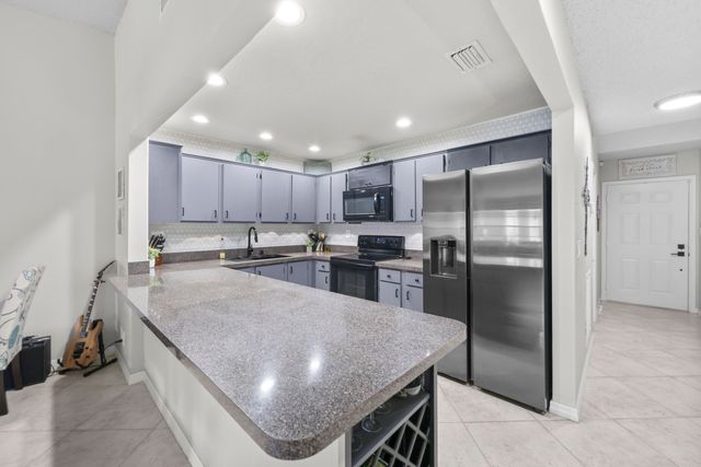 39 Bethesda Park Circle L39, Boynton Beach, FL 33435