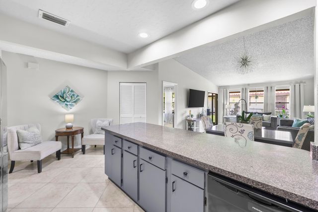 39 Bethesda Park Circle L39, Boynton Beach, FL 33435