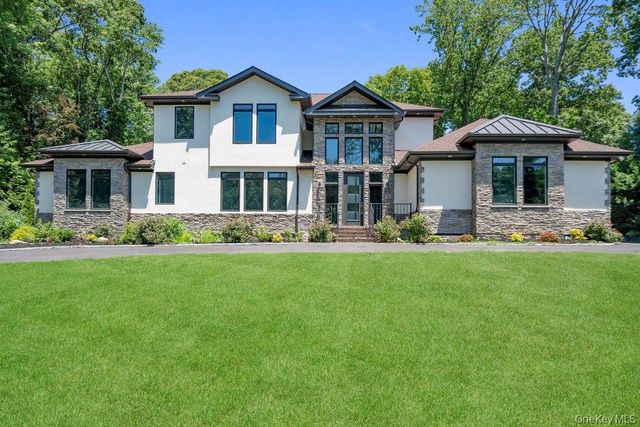 21 Arista Drive, Dix Hills, NY 11746