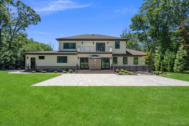 21 Arista Drive, Dix Hills, NY 11746