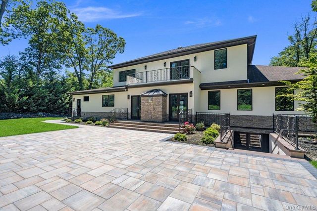 21 Arista Drive, Dix Hills, NY 11746