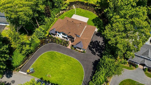 21 Arista Drive, Dix Hills, NY 11746