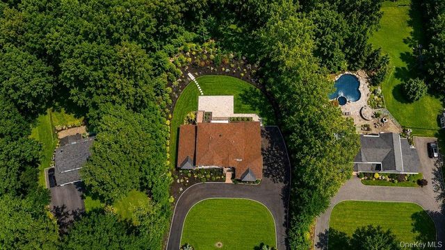 21 Arista Drive, Dix Hills, NY 11746