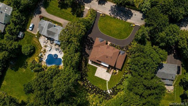 21 Arista Drive, Dix Hills, NY 11746