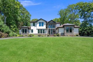21 Arista Drive, Dix Hills, NY 11746