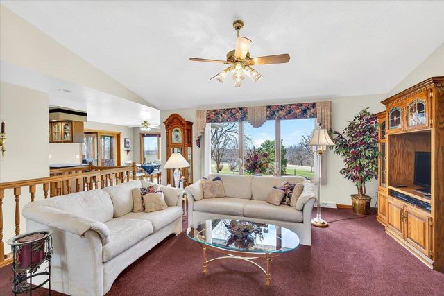 10123 Fertile Ridge Road, Mount Horeb, WI 53572