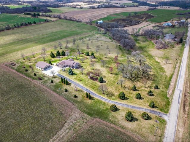 10123 Fertile Ridge Road, Mount Horeb, WI 53572