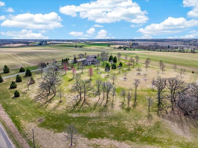 10123 Fertile Ridge Road, Mount Horeb, WI 53572