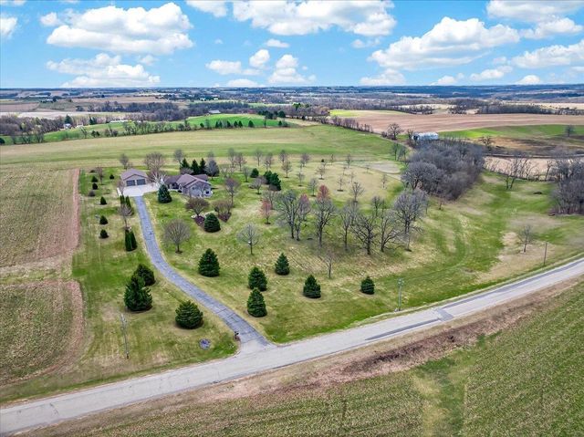 10123 Fertile Ridge Road, Mount Horeb, WI 53572