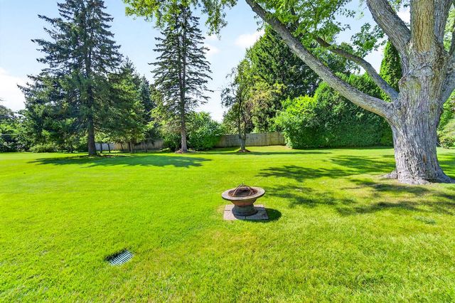 3523 W Pelican LANE, Brown Deer, WI 53209