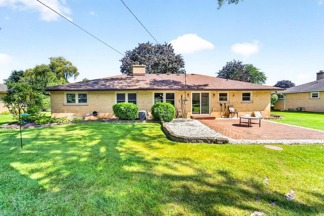 3523 W Pelican LANE, Brown Deer, WI 53209