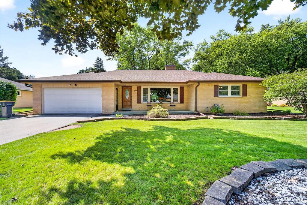 3523 W Pelican LANE, Brown Deer, WI 53209