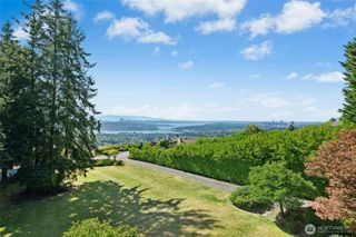 4736 Somerset Avenue SE, Bellevue, WA 98006