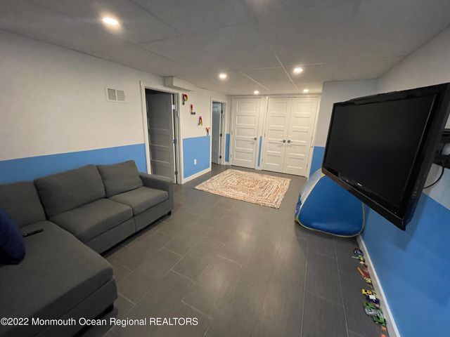 282 Berger Avenue, Oakhurst, NJ 07755