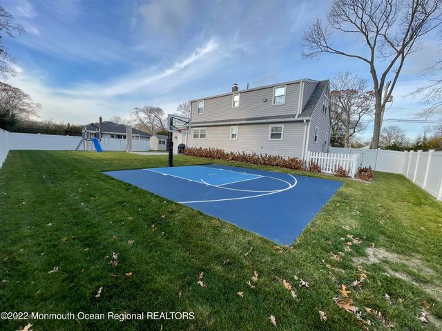 282 Berger Avenue, Oakhurst, NJ 07755