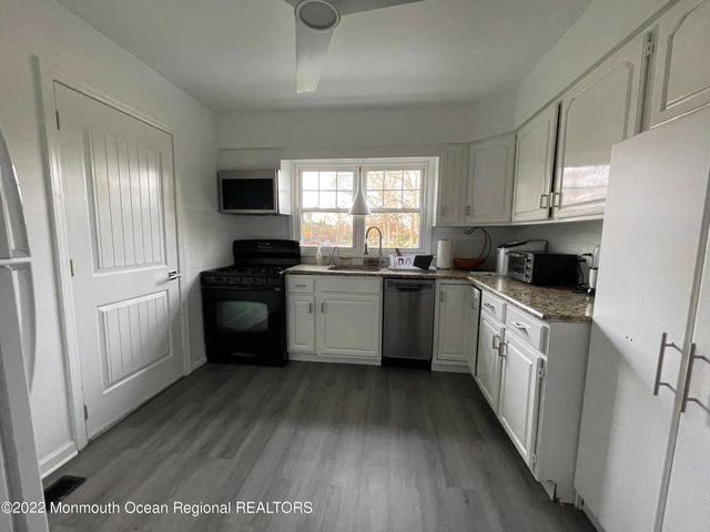 282 Berger Avenue, Oakhurst, NJ 07755