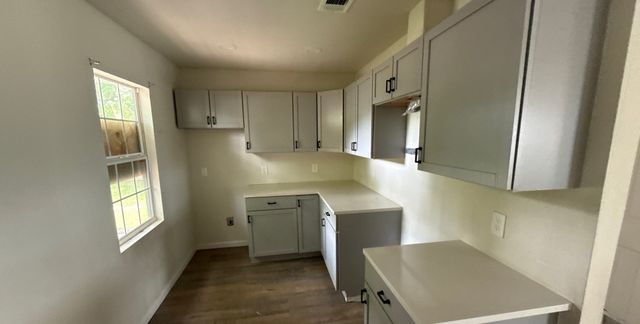 3155 E Ledbetter Drive, Dallas, TX 75216