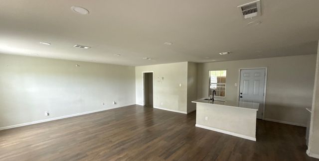 3155 E Ledbetter Drive, Dallas, TX 75216