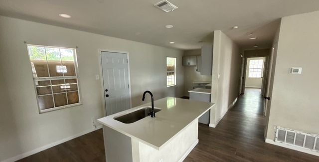 3155 E Ledbetter Drive, Dallas, TX 75216