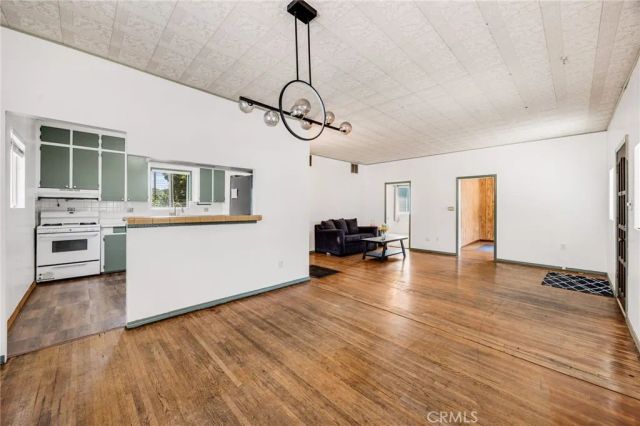 918 Terrace 49, Los Angeles, CA 90042
